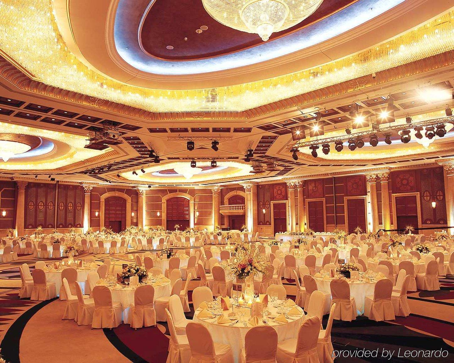 Al Habtoor Grand Beirut Hotel Ресторант снимка